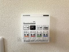 浴室暖房乾燥機には、暖房、乾燥、涼風、換気の4つの機能が付いています。タイマー付きです。換気・雨の日の洗濯も安心です＾＾