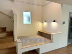 リビング隣には、ホッとできる和室を用意。客間としてはもちろん、お子様のお昼寝スペースや書斎としても活躍してくれそうです＾＾