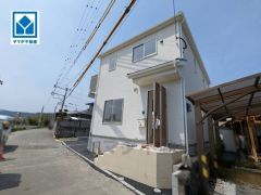 前面道路は南東側約5ｍの公道に面しています。