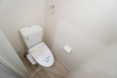 1階3階の2ヶ所にトイレがありますので、忙しい朝にも家族に気を使わず、ゆとりが生まれますね＾＾