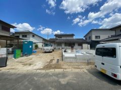 駐車スペースはゆとりある並列2台分を確保。マイカー用に、お客さま用に、余裕を持ってご利用いただけます＾＾