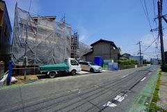 前面道路含む現地写真。