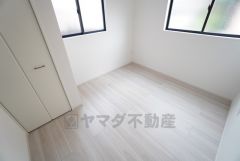 2面採光を確保した明るい室内は、風通しも良く、大変居心地の良い空間となっております。日当たりがよく、子供部屋としての利用もおすすめ。