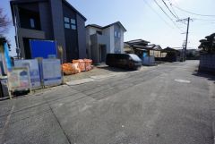 西側約4.8ｍ～6ｍの公道に面しています。