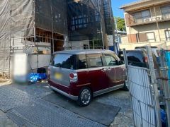 駐車スペースはゆとりある2台分を確保。マイカー用に、お客さま用に、余裕を持ってご利用いただけます＾＾ 