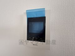 防犯はもちろん、セールスマン対策にもなるモニター付きインターホンです。お子さん1人での留守番時にも活躍しそうです。