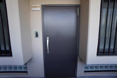 家の顔となる玄関扉がかっこいいと、たくさんの人を招き入れたくなりますね＾＾