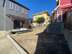 お庭付き＾＾日光浴やガーデニングはもちろん、お子さまの外遊びの場としても＾＾