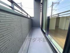 陽当たりの良いバルコニーです。お洗濯やお布団干しはもちろん、日光浴スペースにも＾＾足元は防水工事施工済です。 