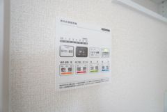 雨の日の洗濯も安心できる浴室暖房乾燥機付き浴室。リモコンで操作もボタン1つで簡単。