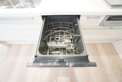 炊事時間を大幅に短縮できる食器洗浄乾燥機付き＾＾食器を洗う手間が減るので家族とのコミュニケーションの時間や自分の時間が増えますね。