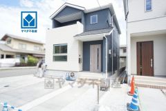 西鉄バス「松ケ丘団地」停まですぐ＾＾（42ｍ歩1分）。大橋駅行き＾＾春日南中学校（歩5分）＾＾業務スーパー塚原台店（車3分/550ｍ）＾＾