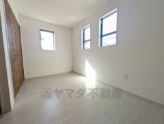 住む人のこだわりを活かす洋室＾＾広めのクローゼットもあり荷物もすっきり片付けられ、ゆとりのある暮らしが出来ます＾＾ 