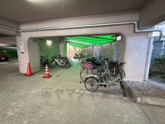 敷地内駐輪場有り。（空き状況は管理会社へ要確認）