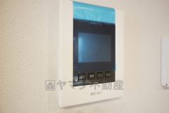 防犯はもちろんセールスマン対策にもなるモニター付きインターホン。