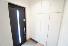 たっぷり収納できるシューズボックス付きです。家族全員の靴がきれいに整頓できます。