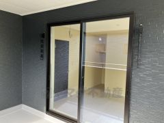 広々としたインナーバルコニーです。 天気のいい日にはお布団もまとめて干せそうですね＾＾