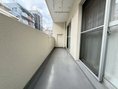 広々としたバルコニー。 天気のいい日にはお布団もまとめて干せそうですね＾＾