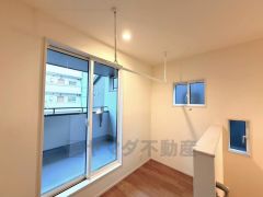 2階には室内物干しを設置しており、天候や時間帯を気にせずお洗濯が可能です＾＾