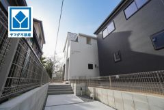 筑紫野東小学校まで徒歩10分と近く、お子様も無理なく通えます。スーパーやコンビニなども近く周辺環境充実。快適でゆとりのある生活空間で新生活を始めましょう^^