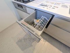 炊事時間を大幅に短縮できる食器洗浄乾燥機付き＾＾食器を洗う手間が減るので家族とのコミュニケーションの時間や自分の時間が増えますね。 