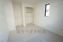 約5.1帖の洋室です。全居室に収納スペースが設けられています。