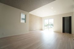 温かみのある雰囲気と、キッチンでの作業性を兼ね備え、家族の笑顔あふれる団らんのひと時をお過ごしいただける設計になっています。