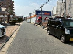 前面道路は東側約4ｍの公道に面しています。