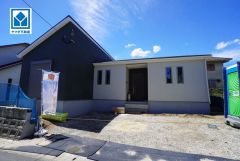 4ＬＤＫ。平屋。LDK広々20.5帖。敷地約70坪。駐車スペース3台分＾＾