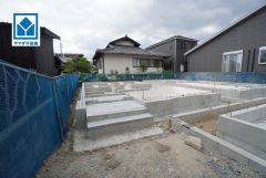動線が増えて便利なアイランドキッチン。WIC・全室収納付きなので衣類や荷物もすっきり収納可能。