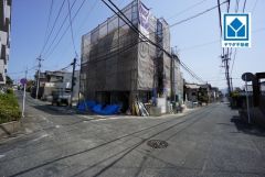 開放感のある角地＾＾開放感のある角地＾＾前面道路は北側約5.8ｍの公道に面しています。 