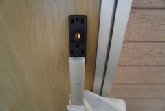 かざすだけで開閉できる、タッチキー採用の玄関。お買い物帰りで、両手がふさがってきても簡単に中に入れます＾＾