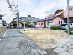 角地なので、開放感が得られます。 また、日差しが入りやすく、家の奥まで明るくなるのが嬉しいポイントです。