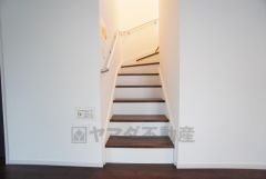 リビング階段は顔を合わせる時間が増えるので、ご家族とのコミュニケーションがとりやすく距離がグッと縮まりそうですね＾＾