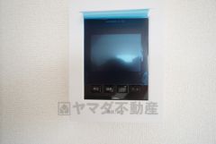 防犯はもちろん、セールスマン対策にもなるモニター付きインターホンです。お子さん1人での留守番時にも活躍しそうです。