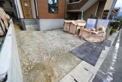駐車スペースはゆとりある2台分を確保。マイカー用に、お客さま用に、余裕を持ってご利用いただけます。