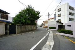 博多駅まで車で22分（7.7ｋｍ）。 ららぽーと福岡まで車で12分（4.3ｋｍ）。