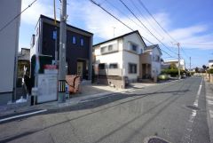 前面道路は東側6ｍの公道に面しています＾＾前面道路が広いので駐車も楽々できそうです＾＾