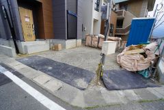 駐車スペースはゆとりある2台分を確保。マイカー用に、お客さま用に、余裕を持ってご利用いただけます。