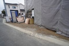 駐車スペースは2台分を確保（車種による）。マイカー用に、お客さま用に、余裕を持ってご利用いただけます＾＾ 