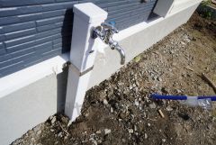 あると便利な外水栓。ガーデニングに、洗車に、泥遊びやペットの散歩の後に。