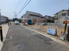 前面道路含む現地写真。