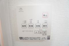 浴室暖房乾燥機には、暖房、乾燥、涼風、換気の4つの機能が付いています。タイマー付きです。換気・雨の日の洗濯も安心です＾＾
