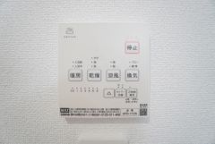雨の日のお洗濯にも嬉しい浴室乾燥付き。換気機能付きなのでお風呂のカビ予防にもなります＾＾