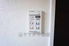 浴室暖房乾燥機には、暖房、乾燥、涼風、換気の4つの機能が付いています。タイマー付きです。換気・雨の日の洗濯も安心です＾＾