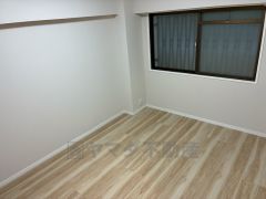 家具を選ばないナチュラルなフローリングとシンプルなクロスです＾＾