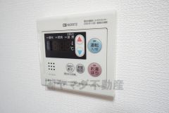 キッチン横に給湯、お湯はり、温度設定のできる給湯機リモコンあり＾＾ 2019年に給湯器交換済み＾＾