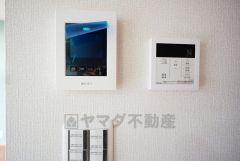 防犯はもちろん、セールスマン対策にもなるモニター付きインターホンです。 来訪者の顔が見えて安心ですね＾＾