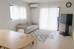 家族が集まる開放的なリビング。思い思いの時間を過ごしたり食事をしたり、素敵な団らんの場になりますね。 