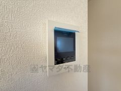 防犯はもちろん、セールスマン対策にもなるモニター付きインターホンです。 来訪者の顔が見えるので安心ですね＾＾